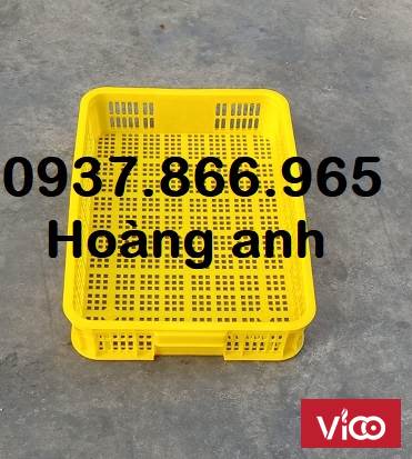 Sọt nhựa đựng rau củ trong cửa hàng nông sản, sóng nhựa rỗng, khay nhựa hở, sọt nhựa đựng hải sản