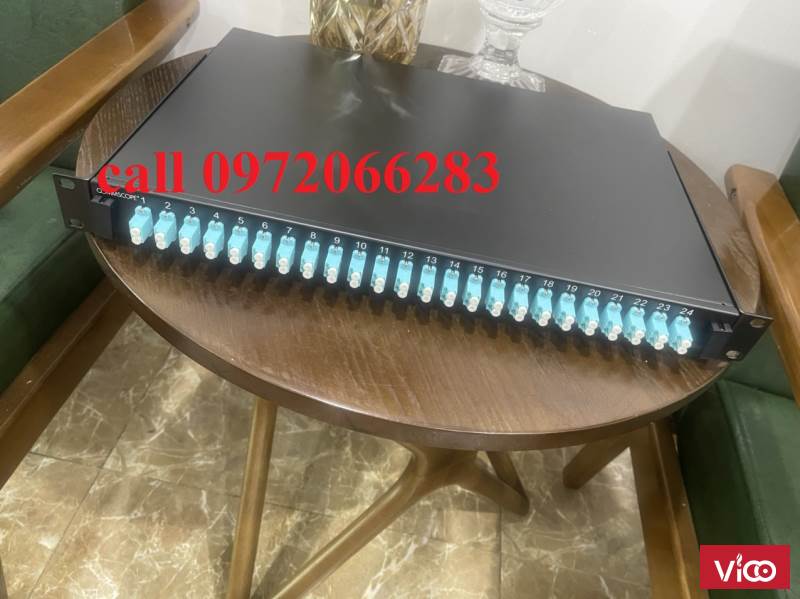 Hộp cáp quang CommScope 600G21UUPSD Hộp kéo ra 19 inch 12 cổng / 24 cổng SC / ST / FC / LC ODF