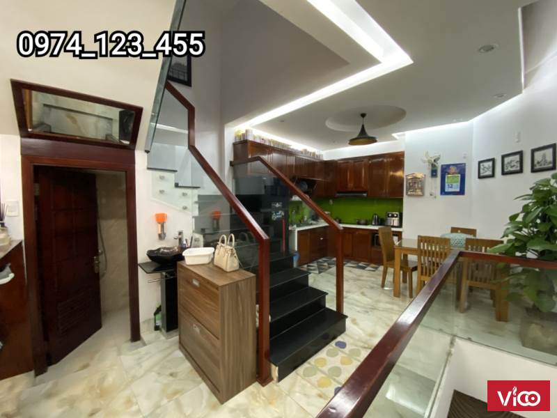 BÁN NHÀ 4 TẦNG MẶT TIỀN ĐƯỜNG NGUYỄN HOÀNG