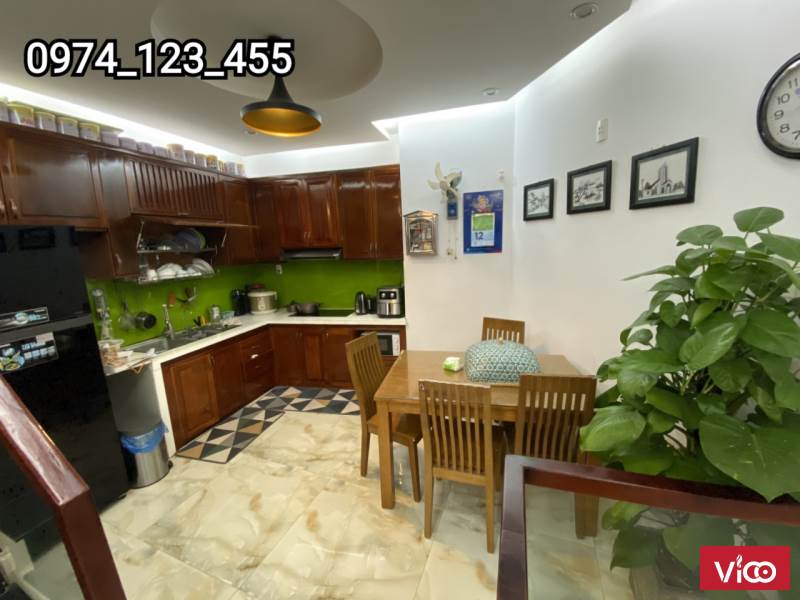 BÁN NHÀ 4 TẦNG MẶT TIỀN ĐƯỜNG NGUYỄN HOÀNG