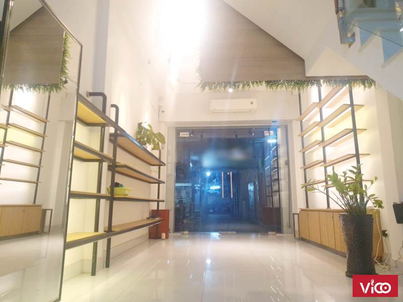 Cho thuê nhà 2 lầu/ST mặt tiền đường Trần Minh Quyền P11 Q10