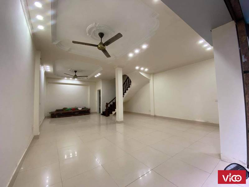 Ngã tư Thái Hà Đống Đa, gần trường Đại học. Kinh doanh, Văn phòng tuyệt vời.. 54m, mặt tiền 6,2m.