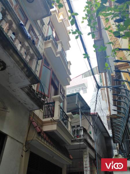 Bán nhà Lạc Long Quân cho vợ chồng trẻ xây 5 tầng giá chỉ 2,95 tỷ cách hồ Tây 100m.