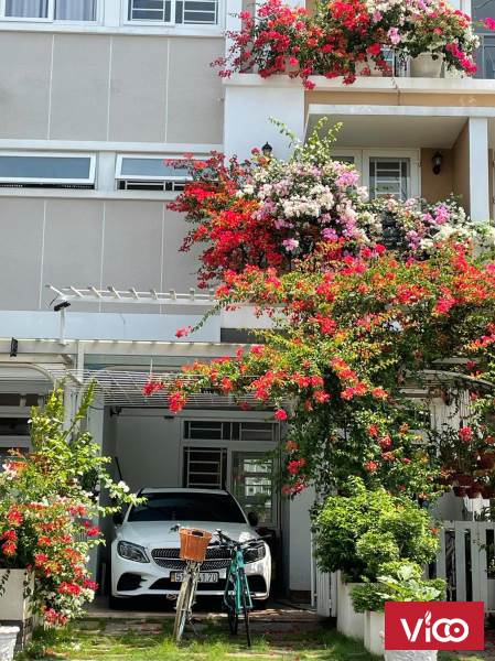 Nhà liền kề có sân vườn bên Khang Điền