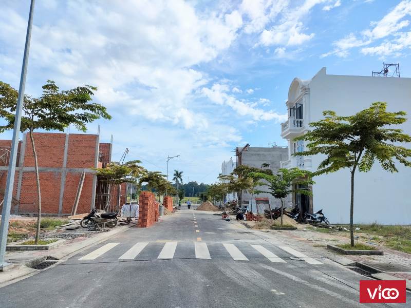 Nhà phố 1 trệt 2 lầu, dtsd 235 m2 giá đầu tư, dễ dàng sở hữu