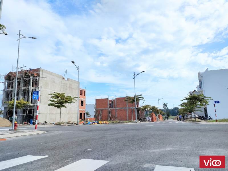 Nhà phố 1 trệt 2 lầu, dtsd 235 m2 giá đầu tư, dễ dàng sở hữu