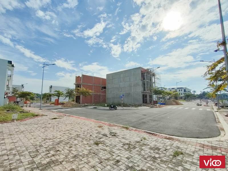 Nhà phố 1 trệt 2 lầu, dtsd 235 m2 giá đầu tư, dễ dàng sở hữu
