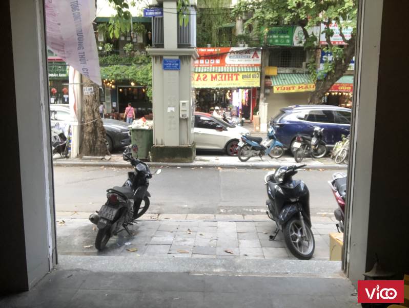 Cho thuê cửa hàng mặt phố số 42 Phùng Hưng,Hoàn Kiếm,thích hợp kinh doanh mọi dịch vụ