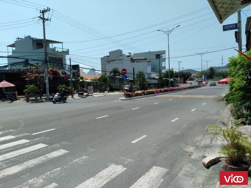 Cần bán nhanh lô đất tuyệt đẹp 2 mặt tiền tặng Quán Cafe góc 2/4 và Nguyễn Phong Sắc, Nha Trang,