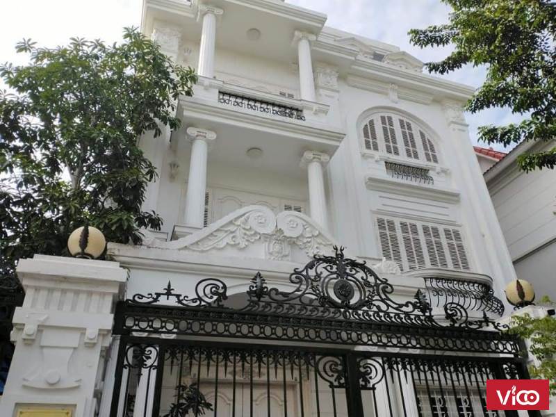 Biệt Thự Sân Vườn Đẳng Cấp 4 tầng 240 m2,Mt 14m BT8 Việt Hưng Long Biên