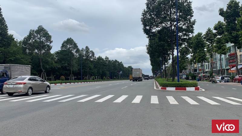 Bán đất tặng căn nhà 3 lầu, MT DE1 (MPTV 62m), ngay KCN Bình Dương, SHR, Chính chủ