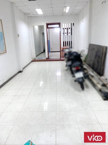 Cho thuê nhà MT Nguyễn Duy, P9, 4x25m, có gác, 2PN giá 10tr