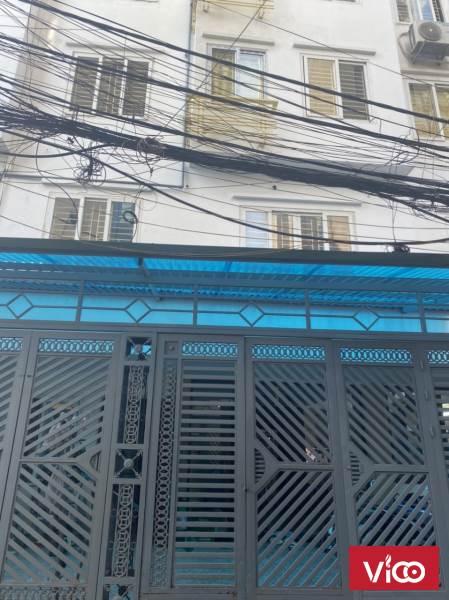 Chính chủ cho thuê nhà mặt phố Đê La Thành, tiện kinh doanh mọi ngành nghề.