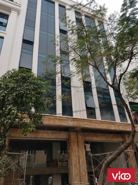 Cho thuê tòa nhà 200m9 tầng phố Hoàng Quốc Việt, bàn giao đầy đủ sẵn hoạt động