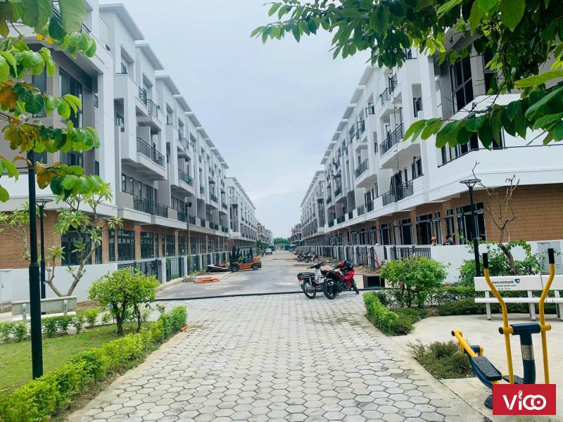 chính chue cần bán shop huose 4 tầng trục kinh doanh buôn bán tốt tại khu đô thị Centa Diamond