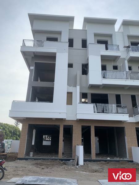 Bán nhanh shop huose 4 tầng mặt đường lớn kinh doanh buôn bán thuận lợi tại khu đô thị Centa Diamond