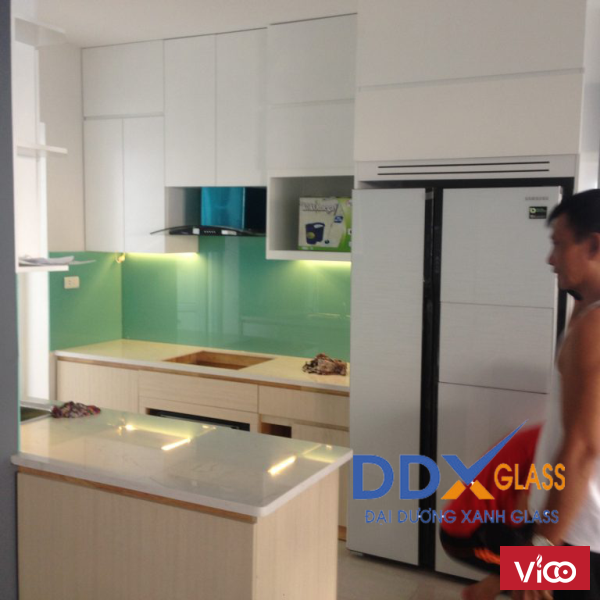 Kính màu ốp bếp tại Đông Anh