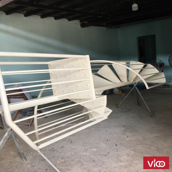 Thang sắt cầu thang bằng sắt.