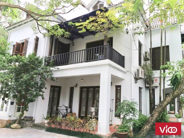 Bán nhà mặt Hồ Tây 205m2, MT 11m, View hồ lộng lẫy. Tuyệt phẩm giới thượng lưu.