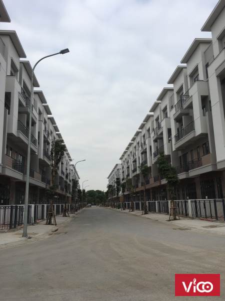 Bán shop huose 4 tầng kinh doanh cho thuê sầm uất ngay tại trung tâm và đối diện 9 tòa chung cư lớn