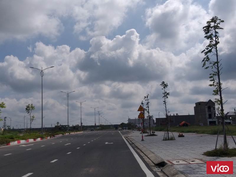 Nằm ngay lộ nhựa 16m,cách ĐT 769 chỉ 80m.Sổ hồng sẵn,thổ cư 100% bao sang tên ngayTHÁI