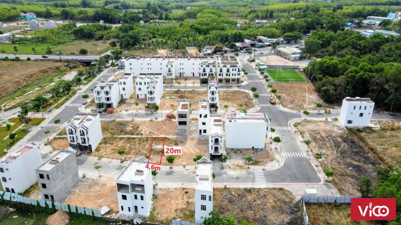 Cần bán nhà ngay cổng visip 2.