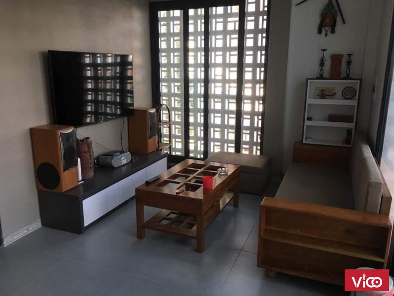 Chính chủ, nhà đẹp, lô góc Phố Trạm, Long Biên, 5 tầng, 40m2, ô tô đỗ cửa 4,7 tỷ