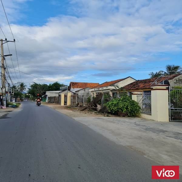 Bán GẤP lô GÓC hơn 700m2 tại Vạn Hưng, Vạn Ninh, Khánh Hòa. Đường ô tô tránh nhau. Lh 0877817368