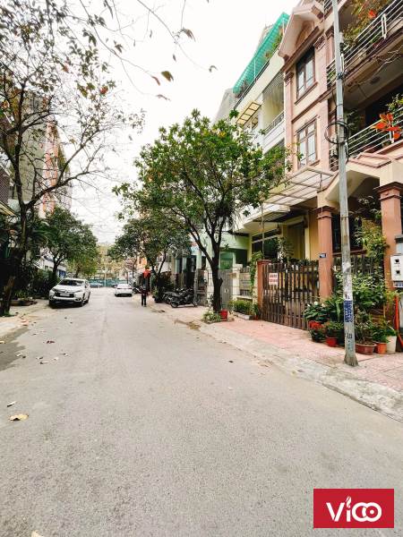 bán gấp liền kề làng việt kiều châu âu 80m2 5 tầng 2 hầm giá 14.8 tỷ