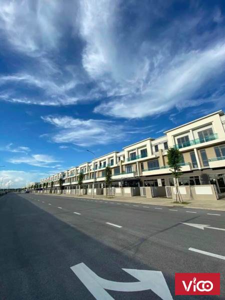 bán nahf 3 tầng trục phố kinh doanh buôn bán sầm uất tại khu đô thị đạt chuẩnSingapore Centa City