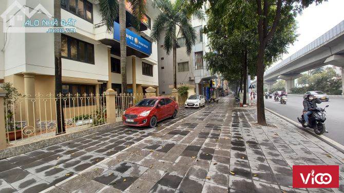 BIỆT THỰ GIỮA LÒNG THỦ ĐÔ PHÂN LÔ CÁN BỘ MẶT TIỀN KHỦNG THOÁNG TRƯỚC SAU KINH DOAN