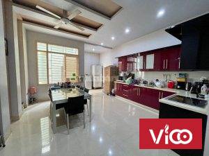 Bán nhà đẹp mặt đường Đông Trà 4