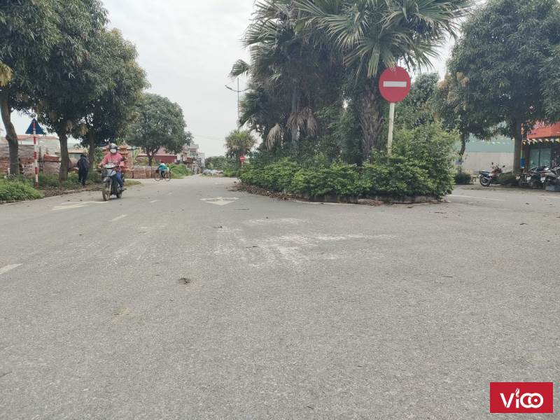 MÌNH CÒN MẢNH ĐẤT KHU PHÂN LÔ PHÚ ĐIỀN GIAO THÔNG THUẬN TIỆN ĐƯờNG Ô TÔ TRÁNH VỈA HÈ ĐÁ BÓNG