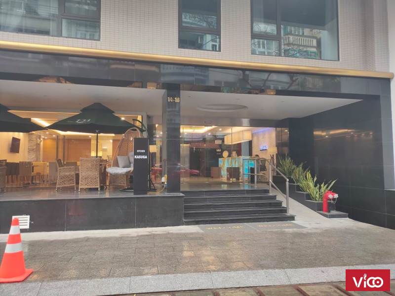 HOT! HIẾM, tòa văn phòng mặt phố Hào Nam, mặt tiền 8m, hầm xe, thang máy, thông sàn, ô tô dừng đỗ