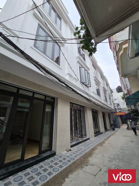 Cần bán căn nhà 4 tầng đầu chợ Đôn., Thiên Lôi, gần mặt đường, kinh doanh Nail, Spa cực ổn áp.