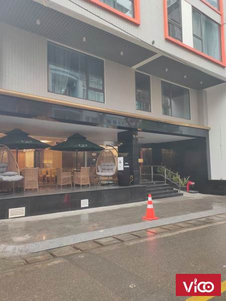 HOT! HIẾM, Tòa văn phòng, ngân hàng, mặt tiền 12m, mặt phố Hoàng Cầu, hầm xe, thang máy, thông sàn