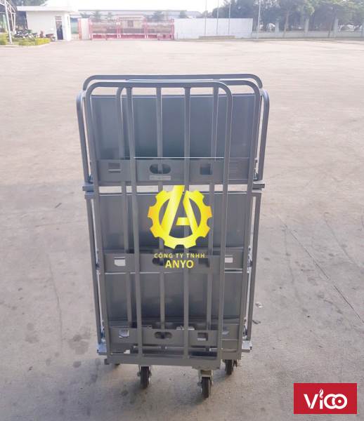 Xe đẩy hàng 3 tầng trong nhà xưởng