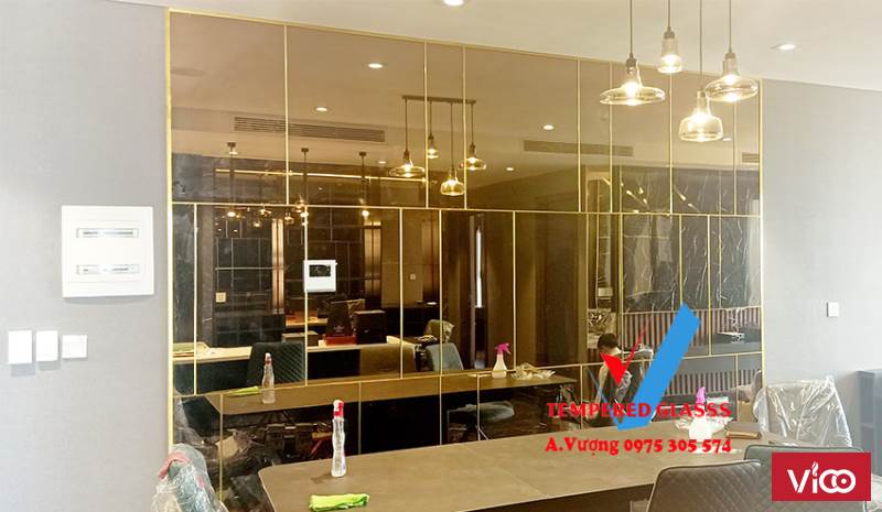 Kính ốp tường trang trí văn phòng