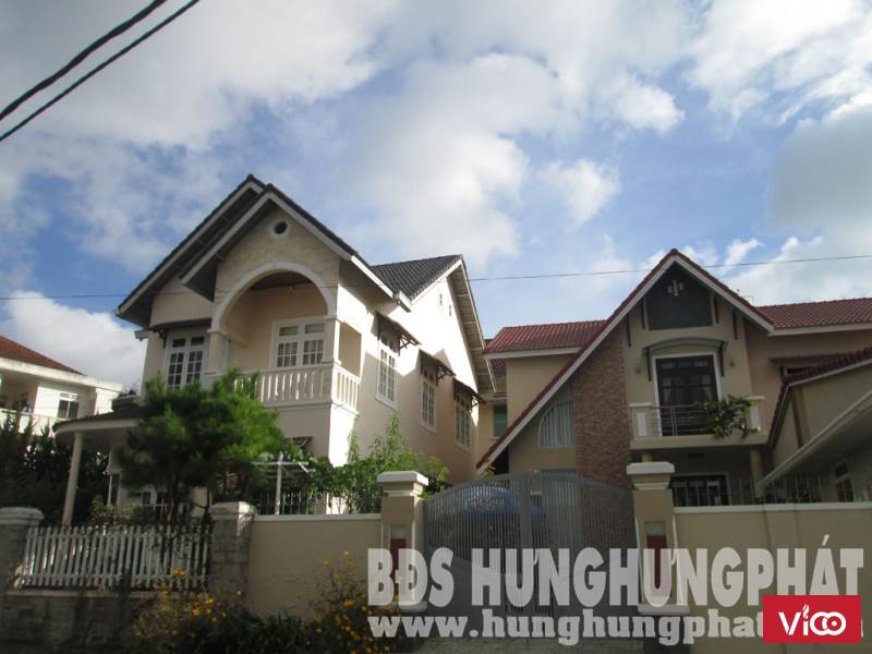 Cần bán gấp căn biệt thự tại đường Đống Đa.Tọa lạc tại vị trí trung tâm thành phố