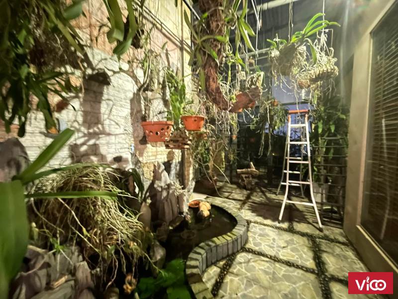 Cần bán căn hộ PenHouse toà TTTM CH CC khu ĐT Xa la diện tích 380m2