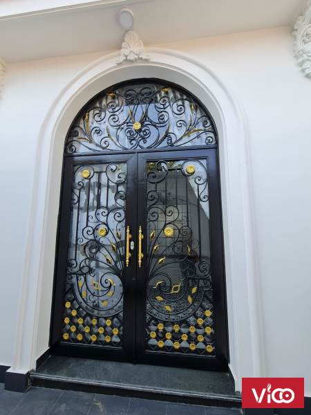 Siêu phẩm Thư Trung 3.9 tỷ ô tô đỗ cửa