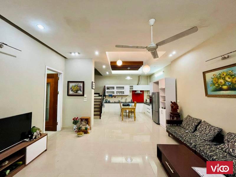 Bán nhà phố Trích Sài,Tây Hồ, DT 97m2, x 4,5 tầng, mặt tiền 9,1, Giá 22 tỷ