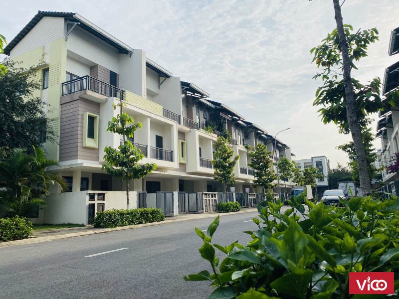 Nhà hoàn thiện DT lớn Cho thuê 11tr/tháng. Giá chỉ 36tr/m2 trong KĐT chuẩn Singapore