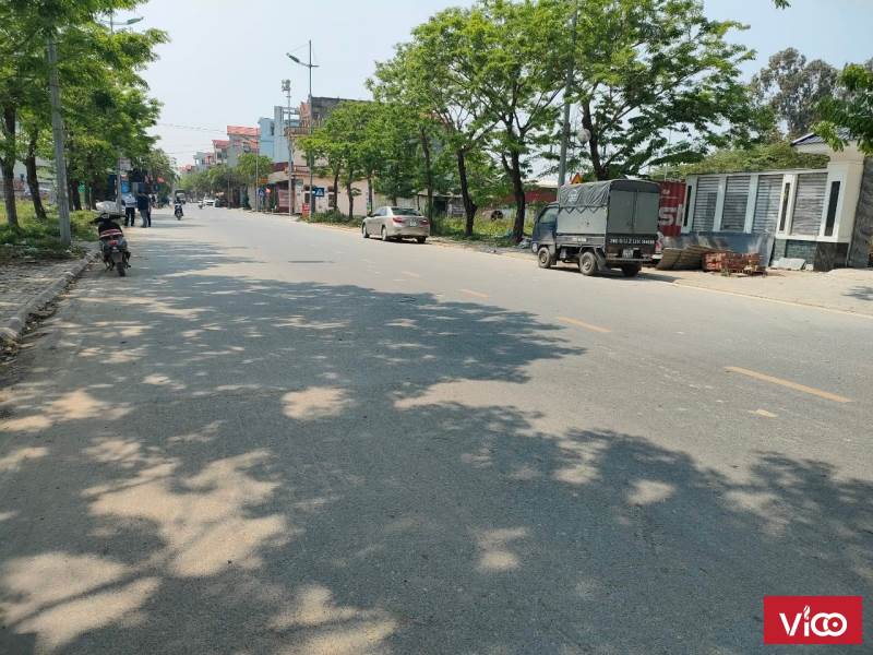 HÀNG MỚI VỊ TRÍ ĐẮC ĐỊA TRƯỚC NHÀ Ô TÔ TRÁNH VỈA HÈ ĐÁ BÓNG KINH DOANH BẤT CHẤP