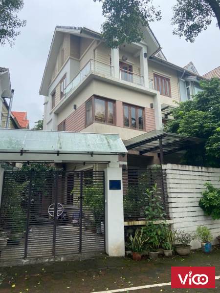 Bán biệt thự KĐT Việt Hưng, 184m2 x 4 tầng, giá 39 tỷ, Nội thất toàn hương đỏ căm xe