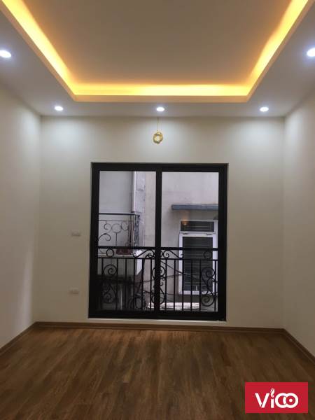 Ô tô đỗ cửa Nguyễn Văn Cừ Long Biên nhỉnh 4 tỷ 5T chính chủ bán nhà giá rẻ