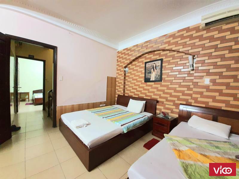 Bán nhà nghỉ hoàng quốc việt 7 tầng 12 phòng 12,3 tỷ, DT 100 triệu/ tháng