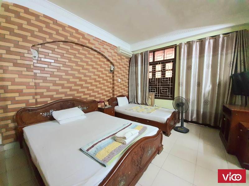 Bán nhà nghỉ hoàng quốc việt 7 tầng 12 phòng 12,3 tỷ, DT 100 triệu/ tháng