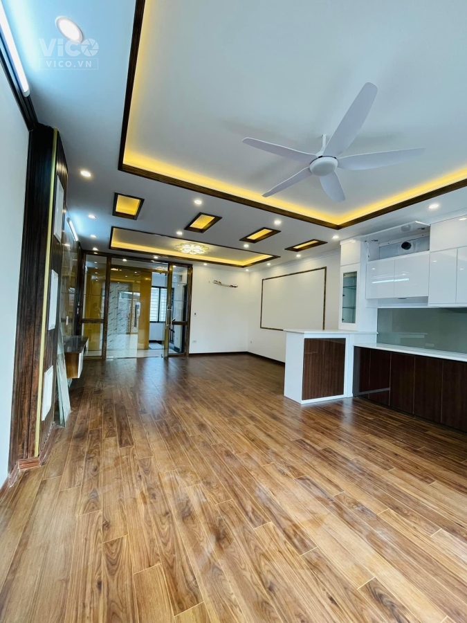 Phố Lĩnh Nam61m26 tầngMT5.1m9 tỷ,thang máy,ngõ thông sang Tam Trinh,Gara Ôtô,nhà 2 mặt ngõ.