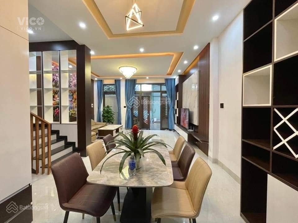 Chính chủ bán GẤP nhà Nguyễn Chánh, ô tô, tặng nội thất, ở ngay, chỉ 3.55 tỷ.
